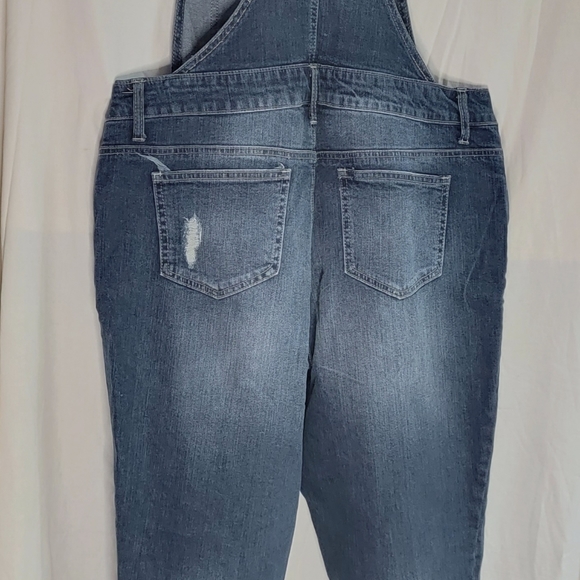 Jumpsuit - Picture 10 of 12